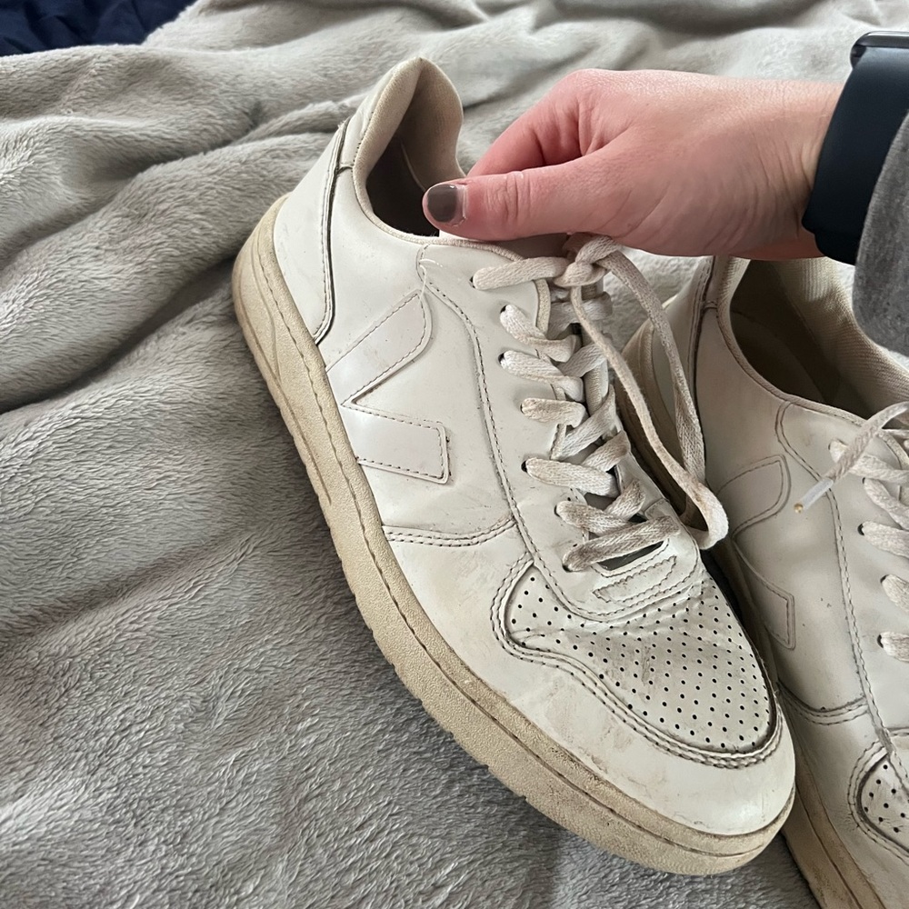 Vejas V-12 Classic Court Low-Top Sneakers